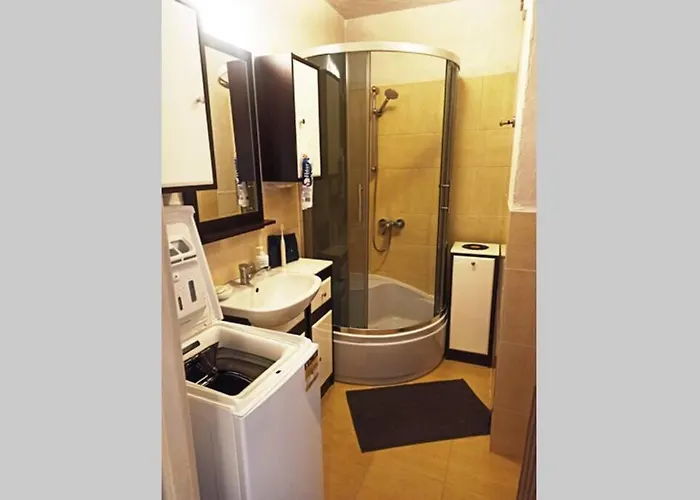 Za Rogiem Papierni דוז'ניקי ז'דרוז'